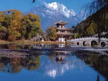 Heilongtan-Park: Atemberaubende Seeblicke in Lijiang und mehr