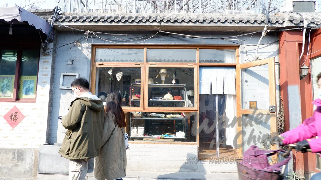 ร้านบูติกที่ขายเสื้อผ้าในหูถงอู่เต้าอิง.