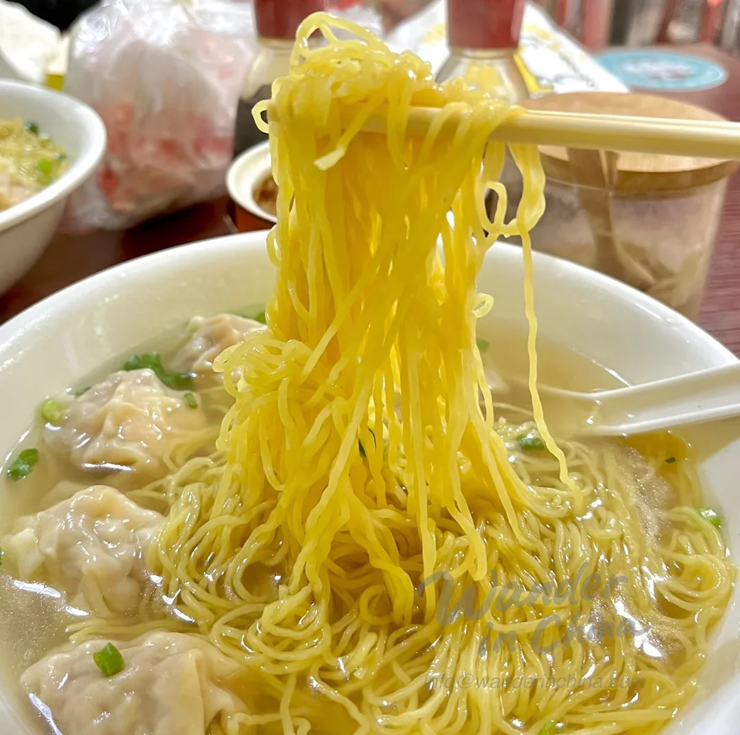 一碗粤式云吞面。