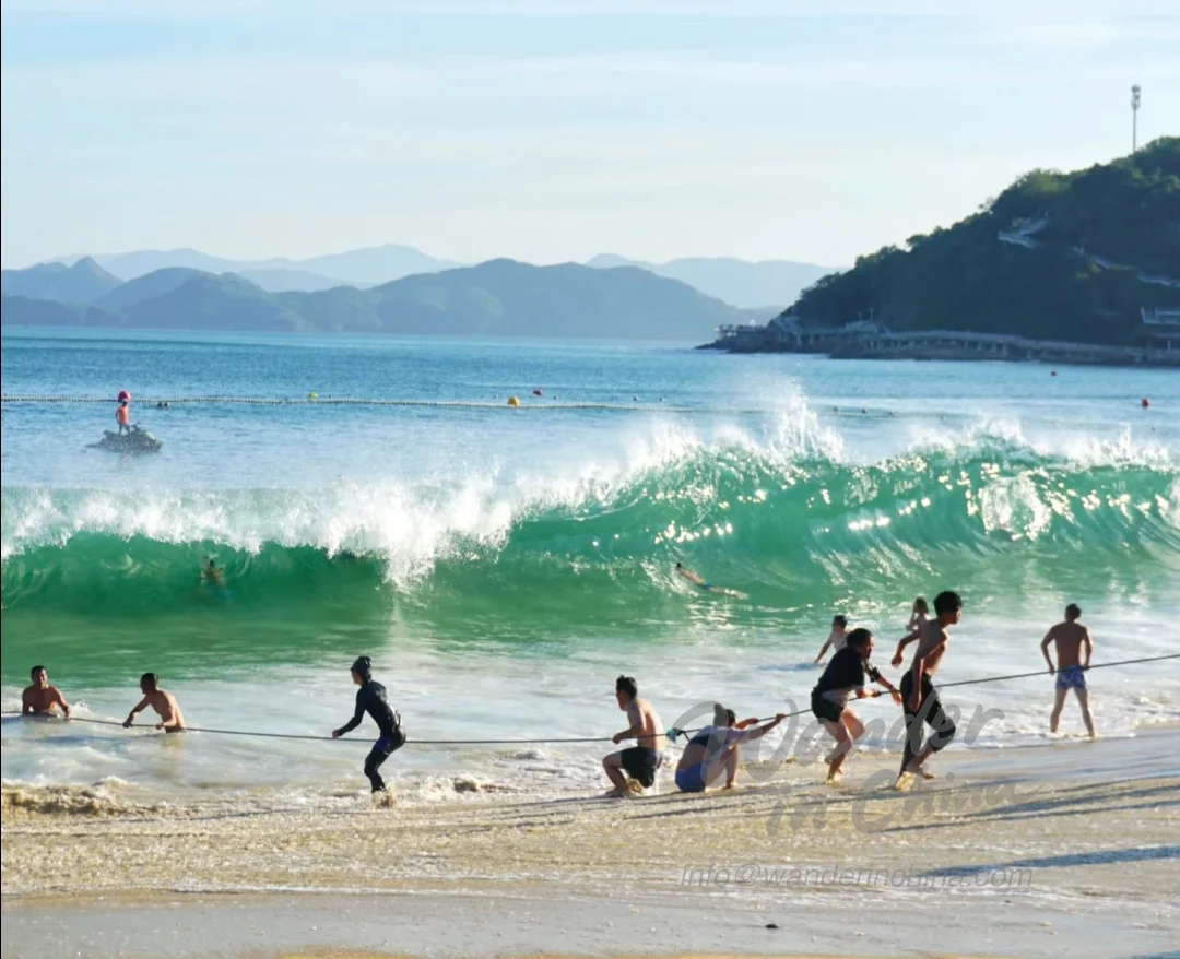 Familia disfrutando de un picnic en la playa de Dameisha.