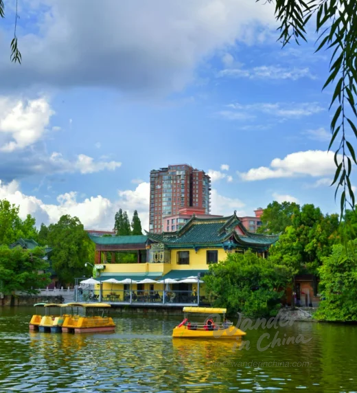 Green Lake Park Kunming activities.