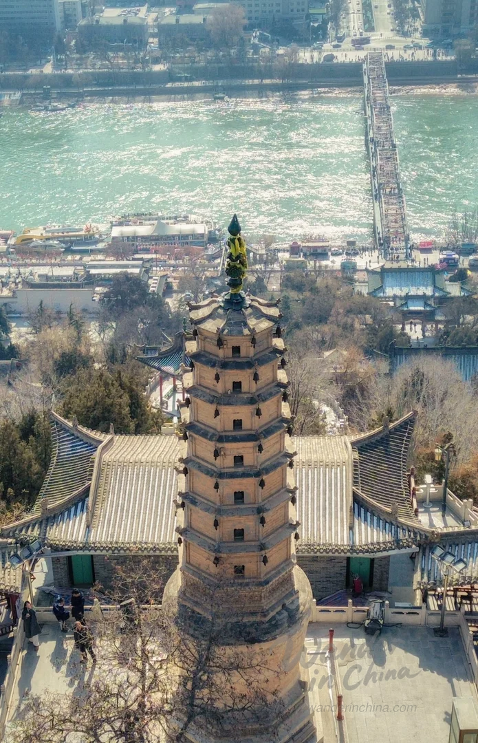 白塔山公园的徒步小径。