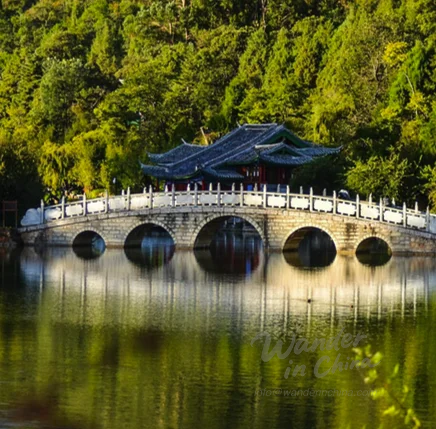 Jade-Drachen-Brücke, Heilongtan-Park.