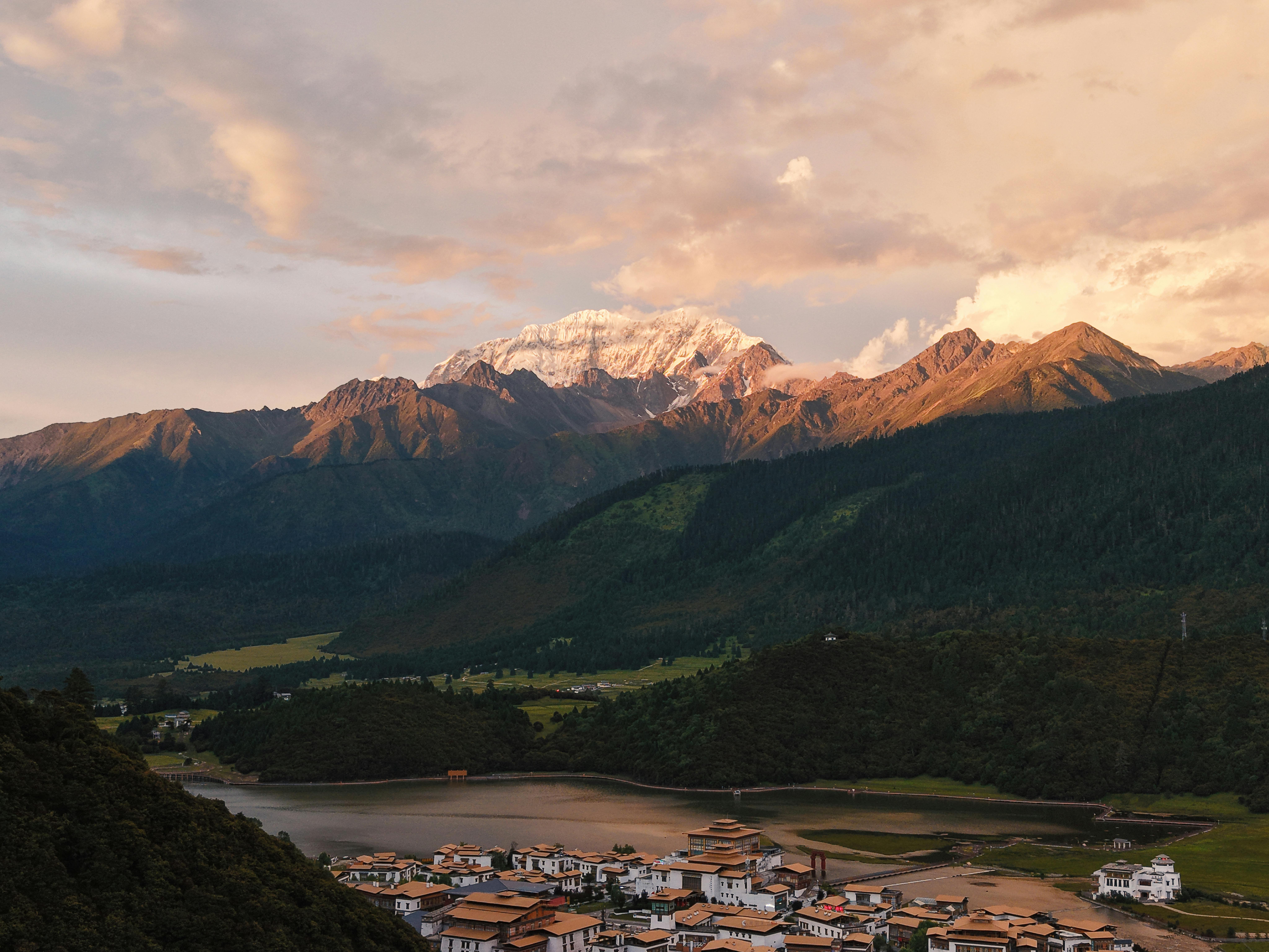 香格里拉景观全景图。