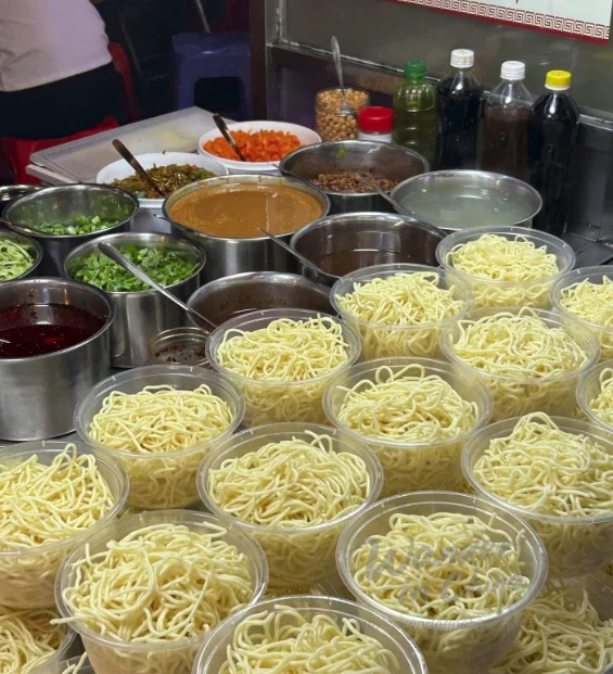 Steaming bowl of Re Gan Mian, a popular Wuhan noodle dish.