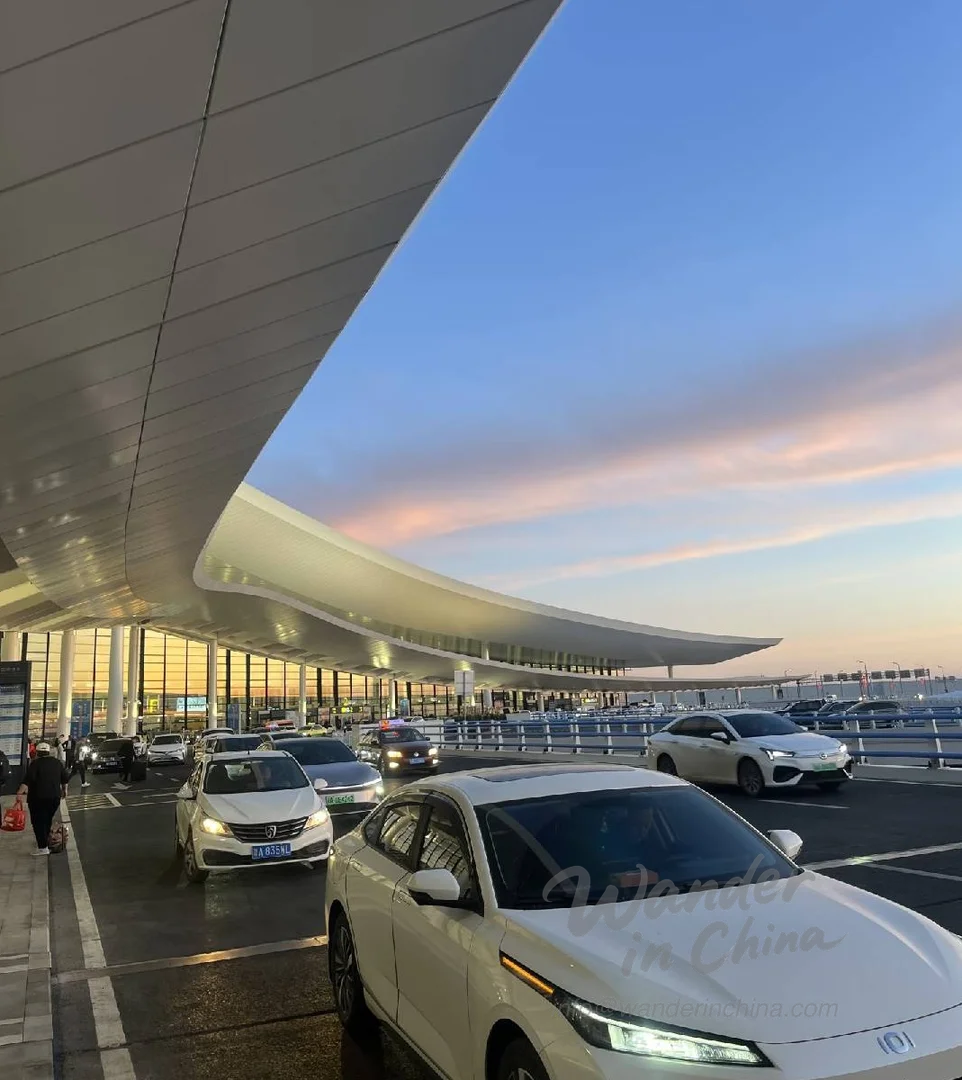 Urumqi Diwopu International Airport taxi queue.