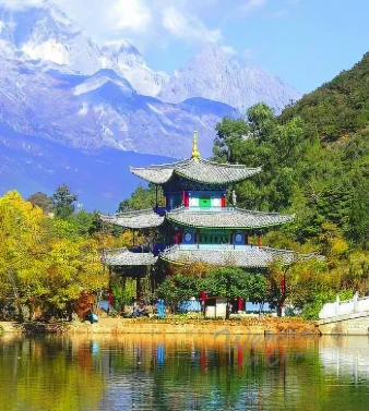 Wufeng-Turm bei Sonnenuntergang, Heilongtan-Park.