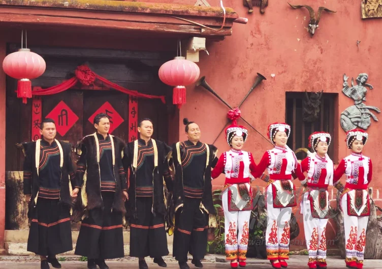 Actuación cultural de la Aldea de las Nacionalidades de Yunnan.