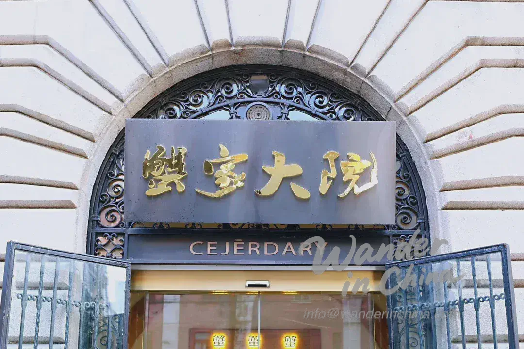 Close-up of delicious Xie Huang Mian in a Shanghai restaurant.