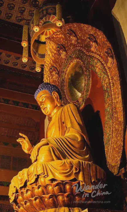 靈隱寺釋迦牟尼佛像的細節。