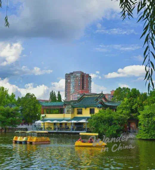 Green Lake Park Kunming activities.