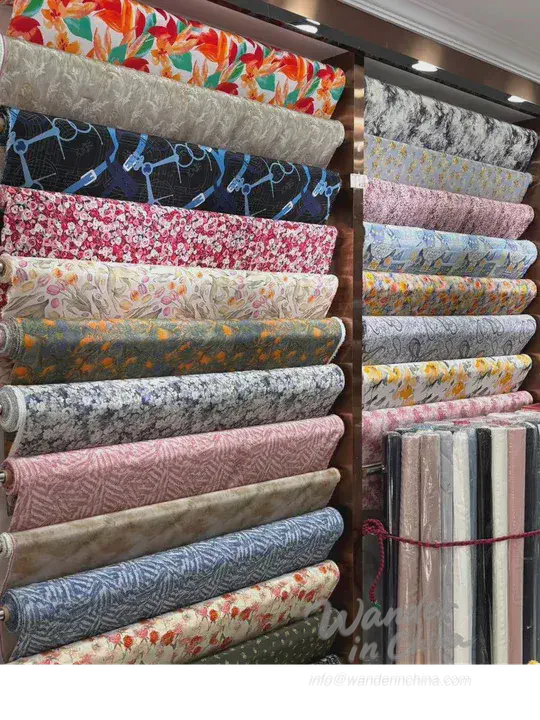 杭州絲綢市場景象。