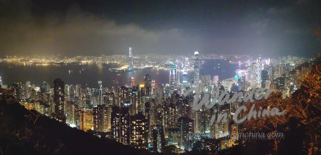 「香港：東洋と西洋の活気あふれる融合」